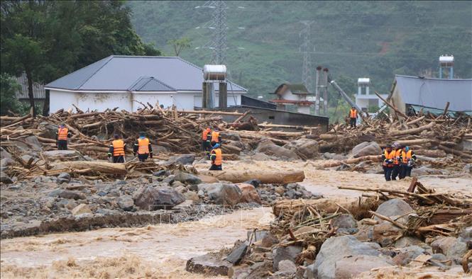 Lai Châu huy động tối đa các lực lượng tham gia cứu hộ, cứu nạn, khắc phục hậu quả thiên tai để người dân xã Mường Than sớm ổn định cuộc sống. Ảnh: Nguyễn Oanh - TTXVN