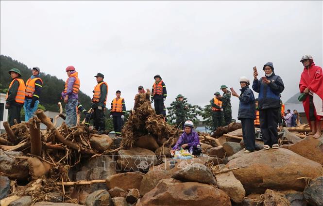 Lai Châu huy động tối đa các lực lượng tham gia cứu hộ, cứu nạn, khắc phục hậu quả thiên tai để người dân xã Mường Than sớm ổn định cuộc sống.