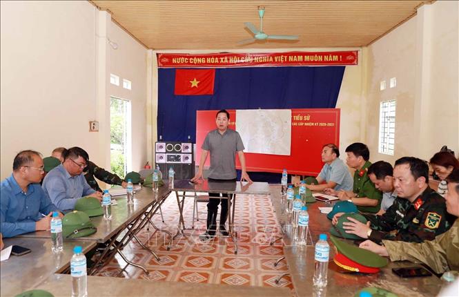 Chủ tịch UBND tỉnh Lai Châu Hà Quang Trung cùng các đồng chí lãnh đạo xuống hiện trường chỉ đạo các lực lượng tham gia hỗ trợ người dân khắc phục hậu quả mưa lũ. Ảnh: Quý Trung – TTXVN