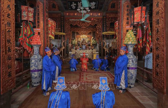 Nghi thức lễ Thánh tại Lễ hội giã giò, gói bánh chưng, giã bánh giầy. Ảnh: Phan Phương – TTXVN