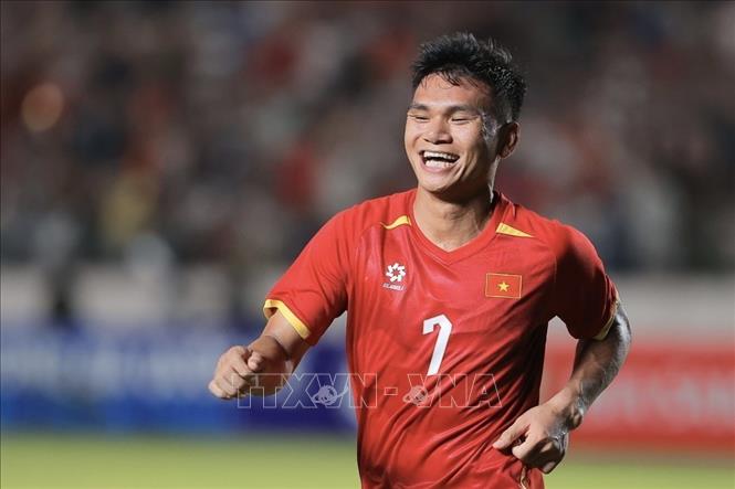 Xuân Mạnh ghi bàn thắng nâng tỷ số lên 2 - 0 cho đội tuyển Việt Nam. Ảnh: Minh Quyết - TTXVN