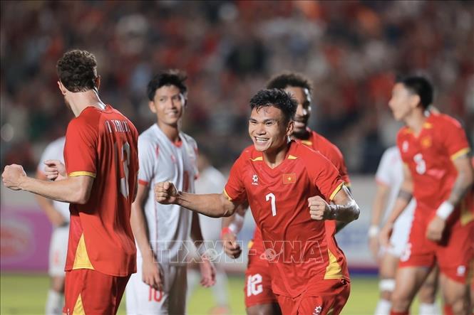 Xuân Mạnh ghi bàn thắng nâng tỷ số lên 2 - 0 cho đội tuyển Việt Nam. Ảnh: Minh Quyết - TTXVN