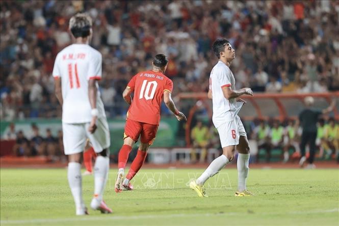 Đỗ Hoàng Hên ghi bàn thắng nâng tỷ số lên 3 - 0 cho đội tuyển Việt Nam. Ảnh: Minh Quyết - TTXVN
